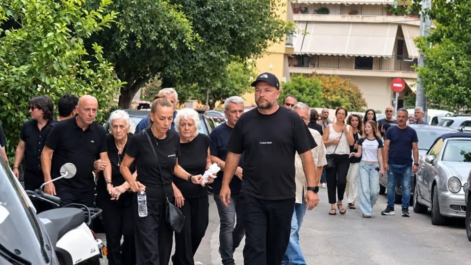 ΕΚΤΑΚΤΟ: ΓΙΑΤΙ ΕΦΥΓΑΝ ΑΠΟ ΤΗΝ ΠΙΣΩ ΠΟΡΤΑ ΟΙ ΑΔΕΡΦΕΣ ΤΟΥ ΜΑΖΩΝΑΚΗ ΣΤΗΝ ΑΓΡΥΠΝΙΑ ΤΟΥ