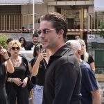 “Έχω ενοχές” – ΣΟΚ τι είπε ο Οικονομόπουλος στην κηδεία του Γιώργου Μαζωνάκη για τη σχέση τους