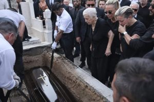 ΜΟΛΙΣ ΔΙΕΡΡΕΥΣΕ ΣΤΑ ΣΑΙΤ: ΓΙΑΤΙ ΔΕΝ ΑΝΟΙΞΑΝ ΤΟ ΦΕΡΕΤΡΟ ΤΟΥ ΜΑΖΩΝΑΚΗ ΠΡΙΝ ΤΟΝ ΒΑΛΟΥΝ ΜΕΣΑ