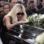 Κηδεία Μαζωνάκη: Η κραυγή της Πάολας πάνω από το φέρετρο – Είπε αυτές τις πέντε λέξεις και τους τελείωσε όλους