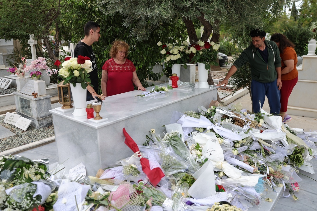 Μνημόσυνο 9 ημερών Γιώργου Μαζωνάκη: Σάλος με τη Βάσω – Αυτό που έπιασαν οι κάμερες και τους έκανε όλους να λυγίσουν
