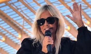 Άννα Βίσση: «Αντίστροφη μέτρηση» για τη μεγάλη συναυλία – Ξεκίνησε η κοσμοσυρροή στο ΟΑΚΑ