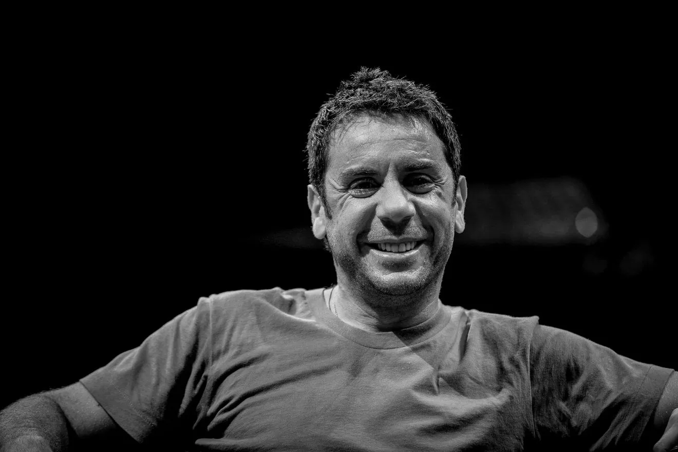 «Το DNA συνεχίζεται…»: Ράγισαν καρδιές με τον ανιψιό του Γιώργου Μαζωνάκη – Το τραγούδι που του αφιέρωσε