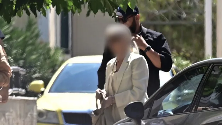 Ανατροπή στην υπόθεση Μαζωνάκη: Δεν ήταν ο άντρας της! Αποκαλύφθηκε σε ποιον έστειλε τη φωτογραφία του η γιατρός από το μηχάνημα της πλασμαφαίρεσης