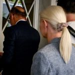 Τpέμει όλη η ελληνική showbiz: Έρχεται άρση τηλεφωνικού απορρήτου των 2 γιατρών – Ονόματα σoκ