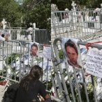 Γιώργος Μαζωνάκης: Τρισάγιο στη μνήμη του – Τι συνέβη στο Γ’ Νεκροταφείο – Ποιοι πήγαν