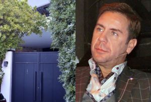Γιώργος Μαζωνάκης: Τι συνέβη έξω από το σπίτι του στην Βούλα 20 ημέρες μετά τον θάνατό του – Φωτογραφίες