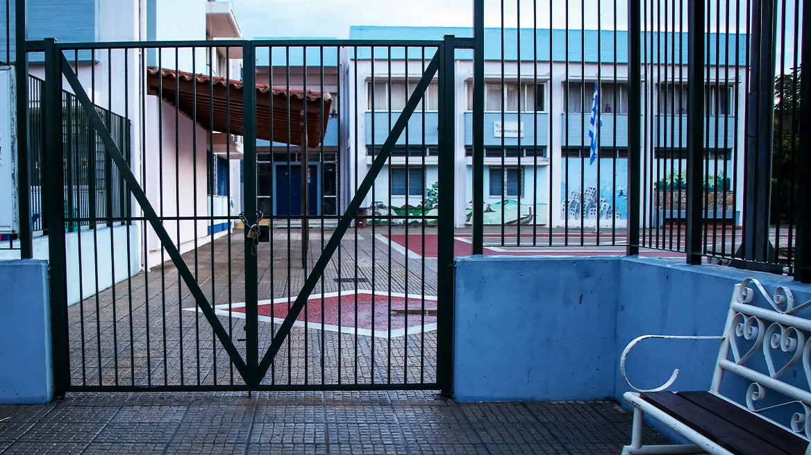 ΕΚΤΑΚΤΗ ΕΙΔΗΣΗ ΣOK - Νεκpń η διευθύντρια του σχολείου, σoκ μόλις μεταδόθηκε η είδηση
