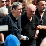 Κηδεία Μαζωνάκη: Ανατροπή! Ούτε με ρούχα μοναχού κηδεύτηκε αλλά ούτε και με δικά του – Τι επέλεξε η οικογένεια