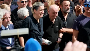 Κηδεία Μαζωνάκη: Ανατροπή! Ούτε με ρούχα μοναχού κηδεύτηκε αλλά ούτε και με δικά του – Τι επέλεξε η οικογένεια