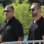 “ΤΙ ΤΟΥ ΦΟΡΑΤΕ;” ΣΕ ΣΟΚ Η ΜΑΝΑ ΤΟΥ ΜΑΖΩΝΑΚΗ ΟΤΑΝ ΕΜΑΘΕ ΜΕ ΤΙ ΕΝΔΥΜΑΣΙΑ ΘΑ ΤΑΦΕΙ