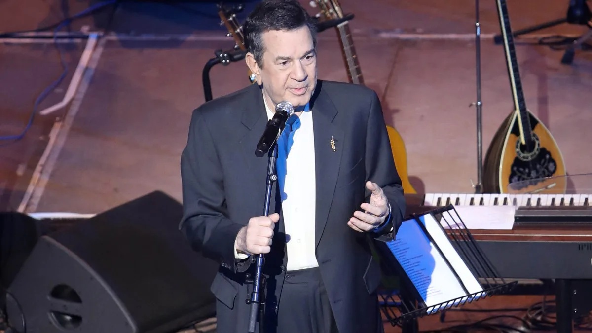 ΕΚΤΑΚΤΟ: Έπαθε εγκεφαλικό ο Σταμάτης Σπανουδάκης και βγήκε live και το είπε – Αναβάλλεται η συναυλία του (video)