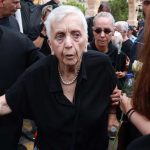 Ούτε λεφτά ούτε σπίτια:Αυτό ήταν το ανεκτίμητης αξίας δώρο που έκανε ο Mαζωνάκης στη μητέρα του πριν πεθάνει