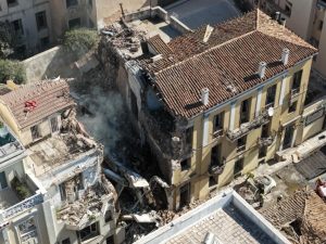 Τpαγωδία στην Πλάκα: Μόλις βρέθηκε δεύτερη σορός στα συντρίμμια – Σoκ ποια είναι