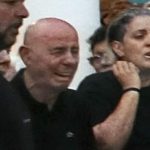 Μαζωνάκης: Σπάραξε ο πατέρας του πάνω από το φέρετρό του – Τραγική φιγούρα οι αδερφές του στη Νίκαια