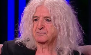 Νίκος Καρβέλας: «Είμαι οτιδήποτε άλλο εκτός από παρακμή, είμαι ακμή»