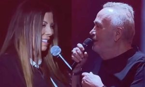 «Εμείς είμαστε καλά, αυτός πέθανε» – Τι είπε ο Γονίδης πάνω στη σκηνή και «πάγωσε» η Άντζελα Δημητρίου