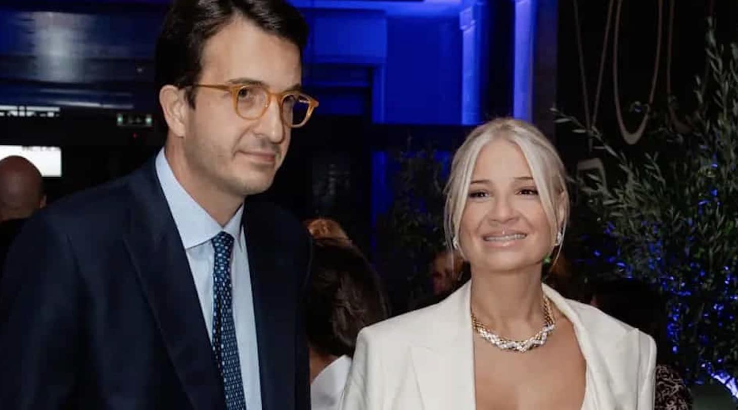 Φαίη Σκορδά: Που εμφανίστηκε με τον κούκλο σύζυγό της, Αλέξανδρο - Μας θάμπωσε με τα πανάκριβα κοσμήματά της και το υπέροχο ντεκολτέ της