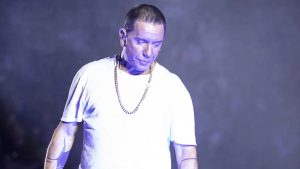 Θάνατος Μαζωνάκη: Οι 2 φωτογραφίες και το ένα βίντεο που δείχνουν νεκρό τον αγαπημένο τραγουδιστή και βρέθηκαν στο κινητό της γιατρού