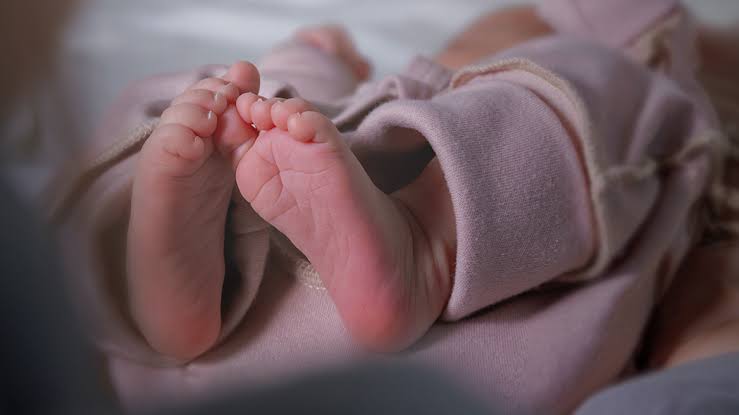 Φρiκη Δίχως όρια: Γονείς άφησαν το μωρό στην κούνια για μέρες και πέθανε – Δεν πίστευαν τα λόγια της μητέρας όταν το βρήκαν