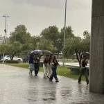 Βρέχει «καρέκλες» τώρα στη Θεσσαλονίκη: Στον αέρα η συναυλία του Ρέμου – Θεία Δίκη για τον ΜΑΖΩ λένε οι φαν