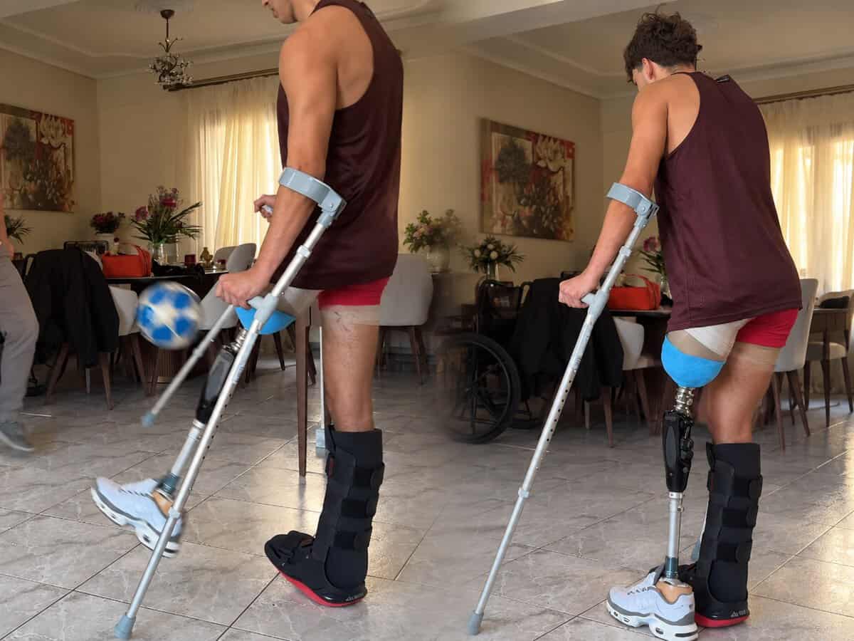 Σταύρος Φλώρος: Δύναμη ψυχής! Δείτε τον να παίζει ποδόσφαιρο με το τεχνητό πόδι