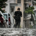Μόλις ανακοινώθηκε η νέα πρόγνωση: Κακοκαιρία μέχρι την Κυριακή – Ποιες περιοχές μπαίνουν στο στόχαστρο