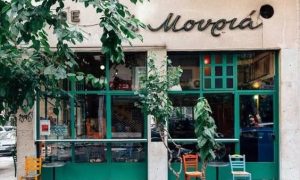 Πλήθος κόσμου στο τελευταίο αντίο για την «Μουριά» – Βίντεο και εικόνες