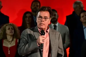 Δημήτρης Παπανώτας: Ανακοίνωσε την αποχώρησή του από την τηλεόραση – “Αφήστε με ήσυχο! Έχω πένθος βαρύ! Αποχωρώ…”