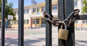 «Λουκέτο» σε όλη τη χώρα – Ποιοι τραβάνε τελικά χειρόφρενο