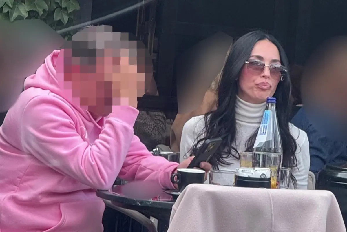 Μία εβδομάδα μετά την αποκάλυψη του χωρισμού εθεάθη με καλλονή στα νότια προάστια