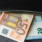 Επίδομα 400 ευρώ: Πότε πληρώνεται, ποιοι είναι δικαιούχοι και ποιοι χάνουν την ενίσχυση