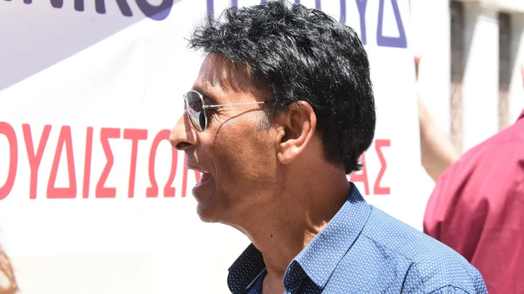 Βασίλης Παϊτέρης: Σοκ με το βίντεο μέσα από το κρατητήριο – «Δεν πρέπει να, έχω καρκ…»