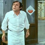 Έσερνε μια ζωή το καρότσι της ανάπηρης μάνας του που δεν τον άφηνε να παντρευτεί