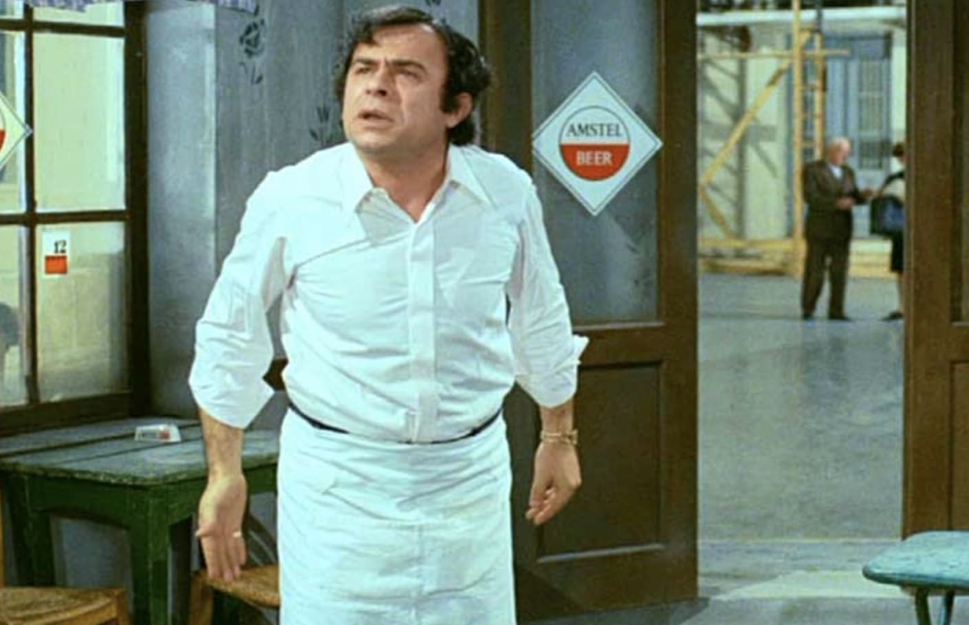 Έσερνε μια ζωή το καρότσι της ανάπηρης μάνας του που δεν τον άφηνε να παντρευτεί