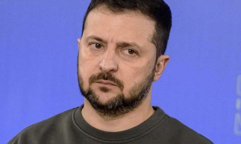 Οργή Ζελένσκι για τη συμφωνία Τραμπ – Πούτιν: «Η υποχώρηση στις κυρώσεις ευνοεί τη Ρωσία»