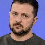 Οργή Ζελένσκι για τη συμφωνία Τραμπ – Πούτιν: «Η υποχώρηση στις κυρώσεις ευνοεί τη Ρωσία»