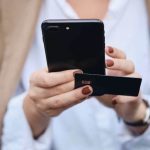IRIS: Τι να γράφετε στην αιτιολογία όταν στέλνετε χρήματα – Πότε μπορεί να σας ελέγξει η Εφορία