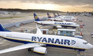 H Ryanair εγκαταλείπει 13 ευρωπαϊκά αεροδρόμια και περικόπτει πτήσεις – Επενδύει 200 εκατ. δολάρια στο Ρίμινι
