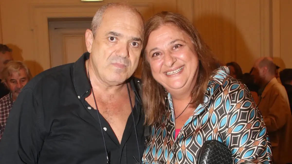 Ελισάβετ Κωνσταντινίδου – Ταξιάρχης Χάνος: Ξανά μαζί 15 χρόνια μετά το διαζύγιο - Η εμφάνιση στο θέατρο