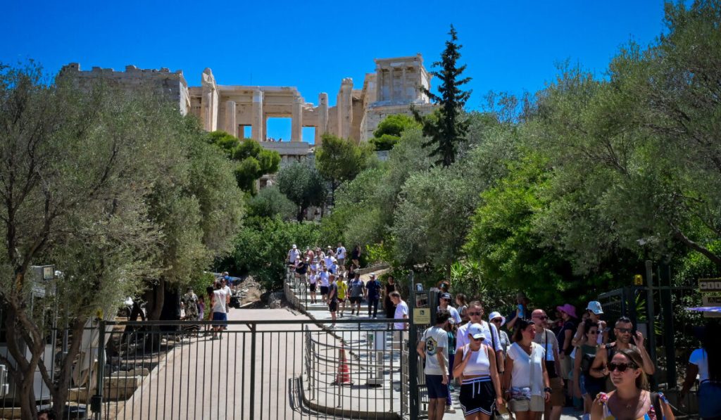 Τέλος ο χειμώνας – καλοκαίρι ξανά: Οι μέρες που θα σκάσει ο τζίτζικας με 30αρια