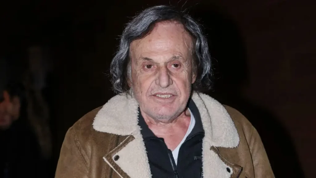 O Βασίλης Παπακωνσταντίνου νοσηλεύεται σε ιδιωτικό νοσοκομείο δίνοντας μάχη με σοβαρό πρόβλημα υγείας